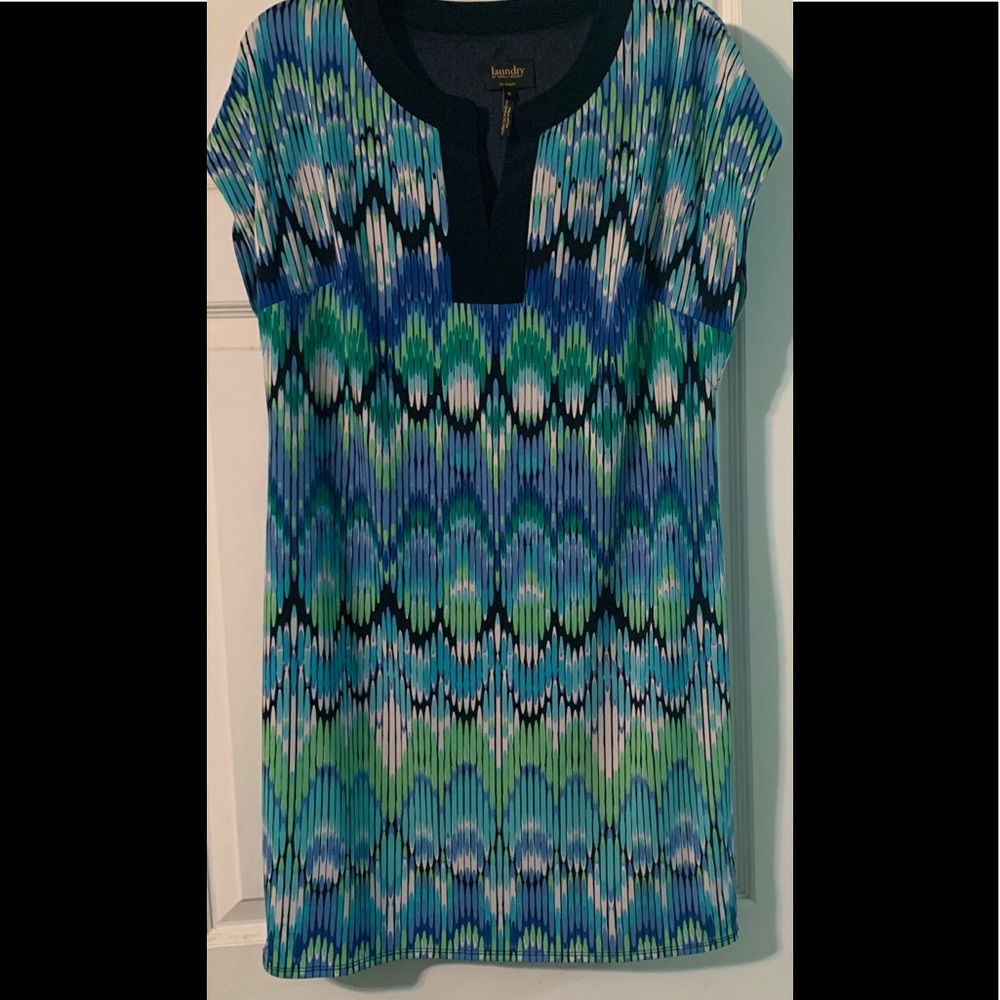 Multicolor print dress.